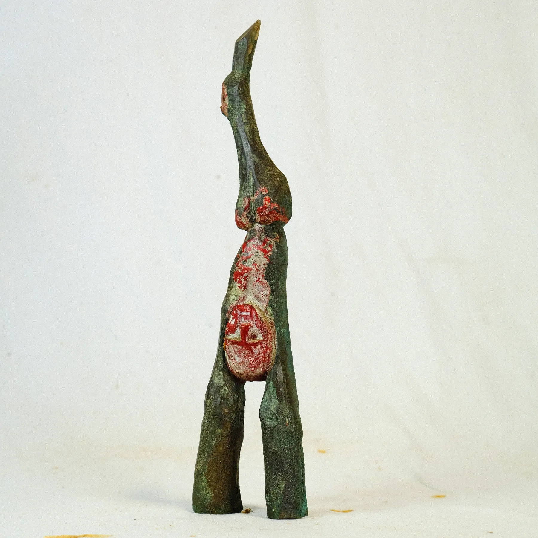Dimensions de l'oiseau en bronze, ‏39x9x5 cm.